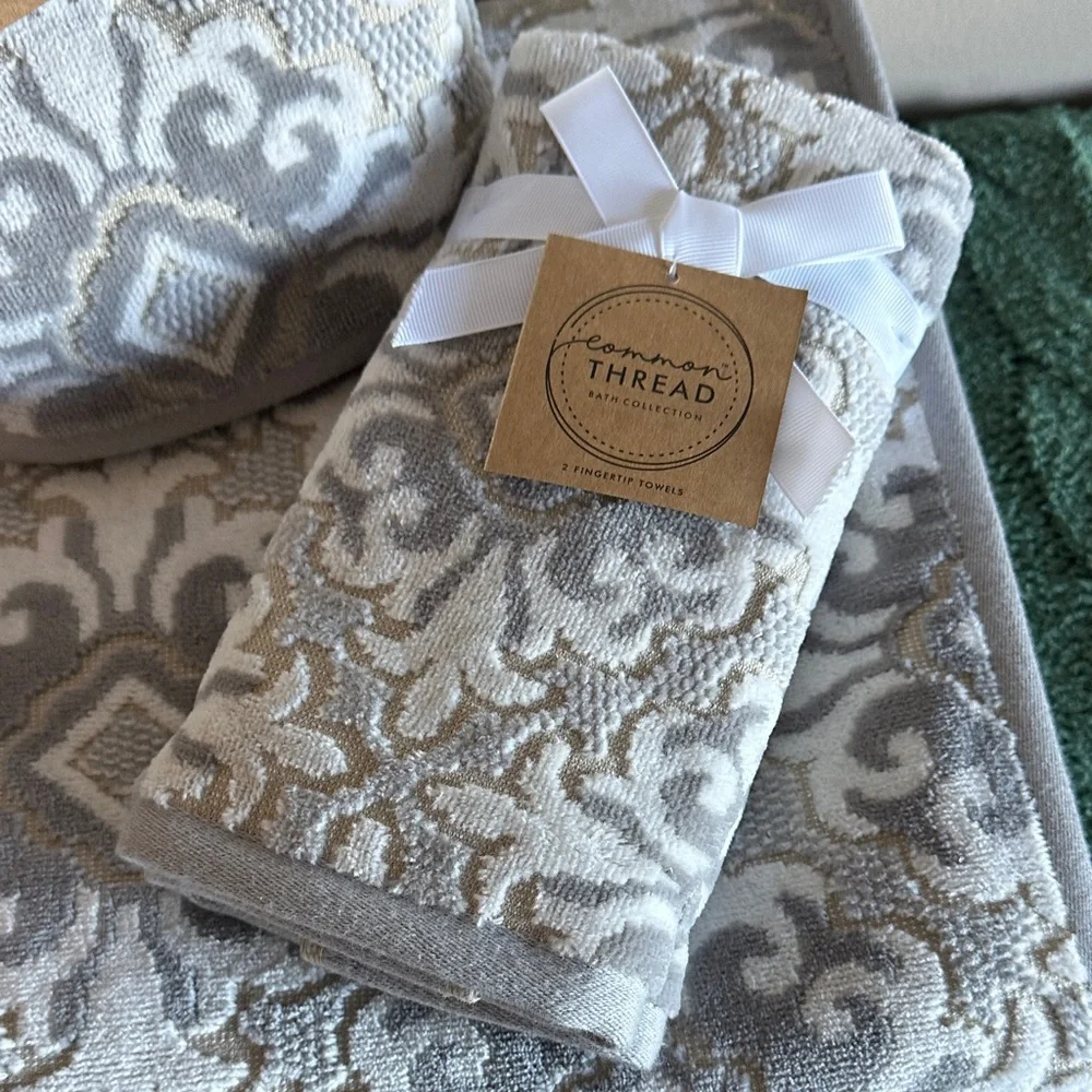 Common Thread Bath & Hand Tip Towels Gray Beige Medallion NEW! - Picture 3 of 11